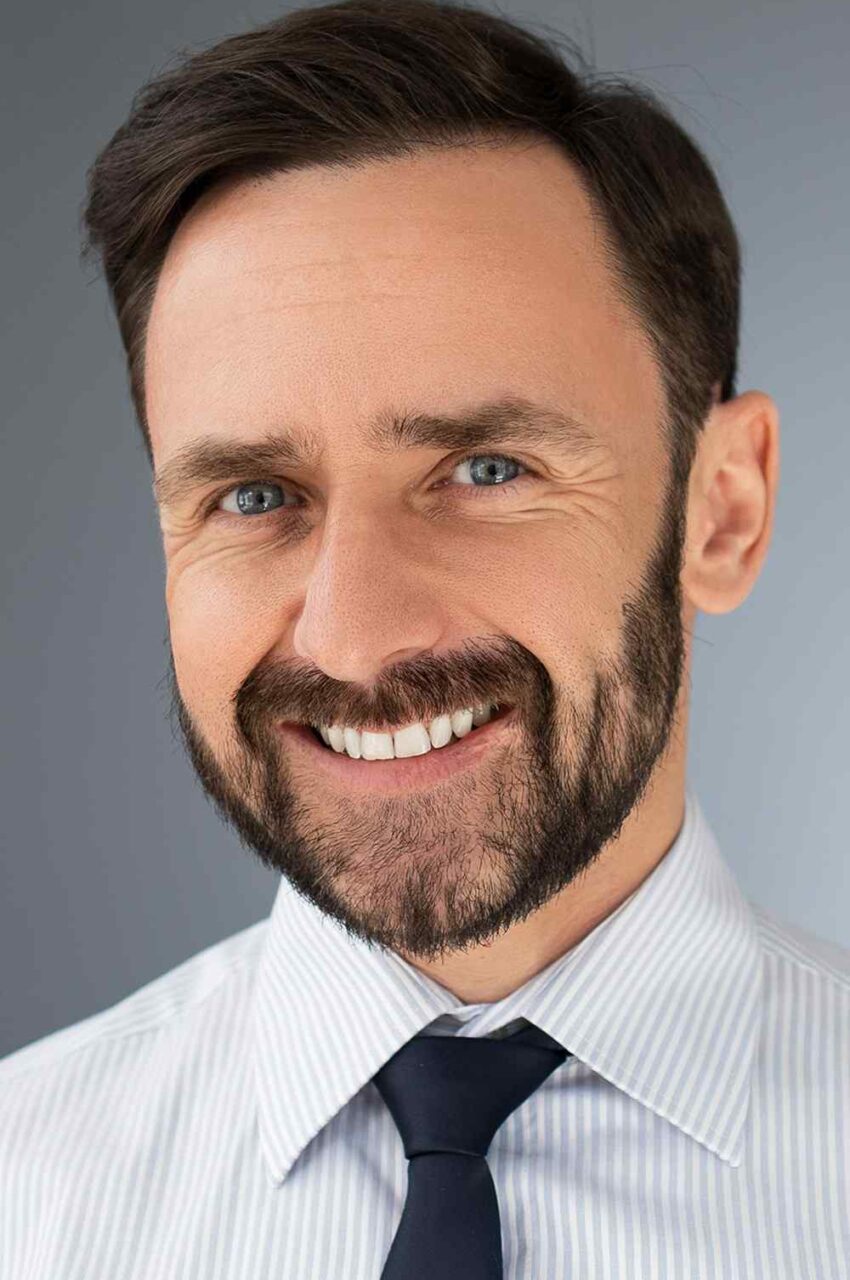 https://numinio.com/wp-content/uploads/2019/02/team_01-850x1280.jpg