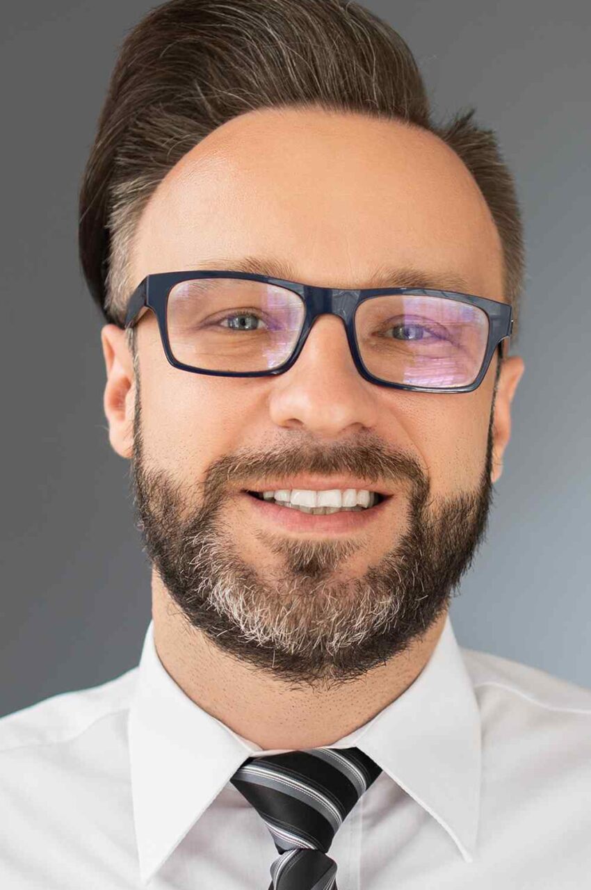 https://numinio.com/wp-content/uploads/2019/02/team_02-850x1280.jpg